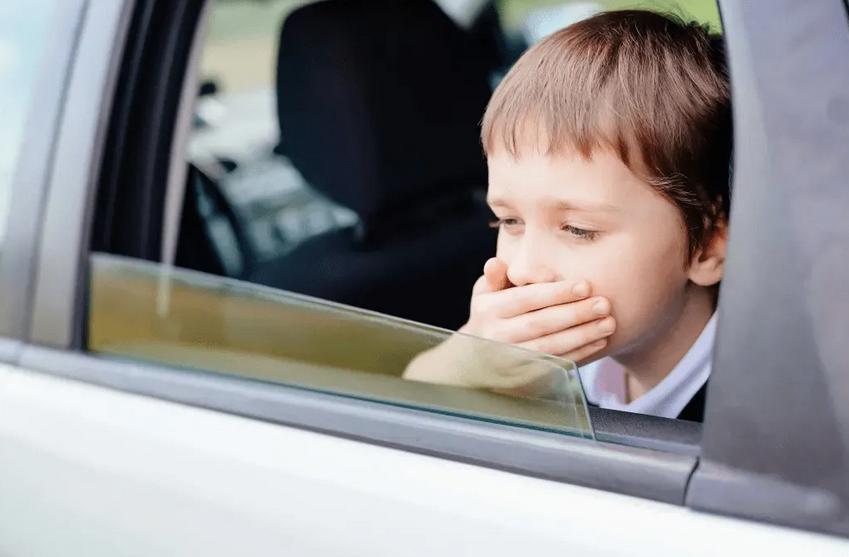 为什么有人一坐车就晕,为什么坐汽车头晕想吐