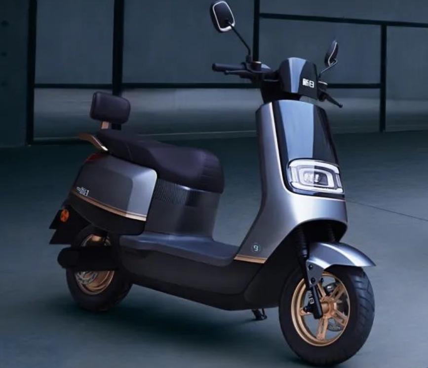 雅迪小型电摩哪款最好,5000雅迪电摩