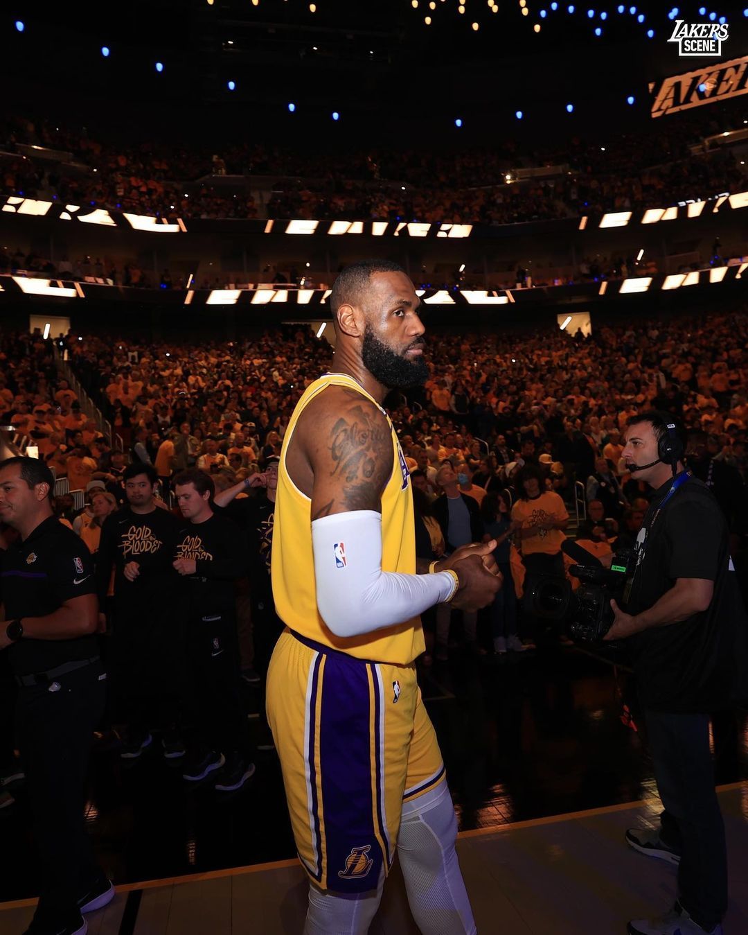 从持球大核变为3D球员!湖人逆袭该谢詹皇,连追梦都惊讶他的改变