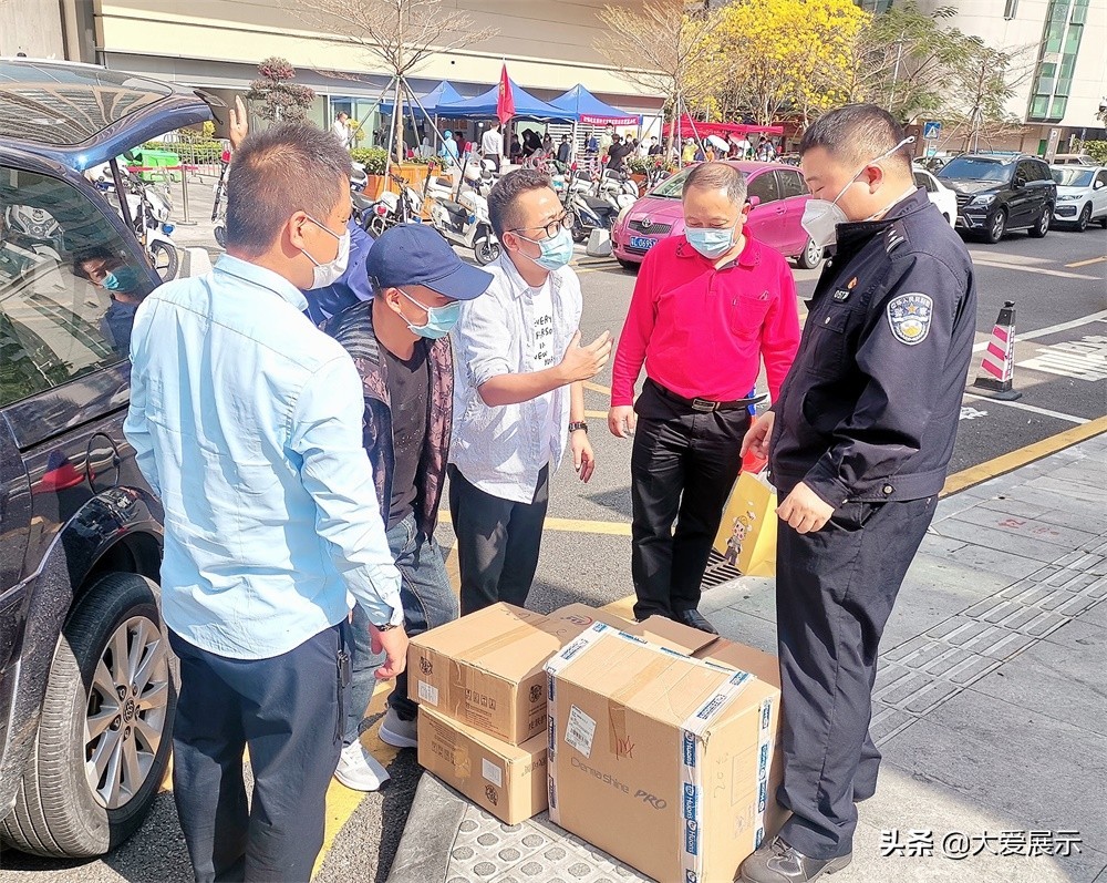 深圳抗疫一线的医护人员辛苦了,致敬每一位为抗疫付出的深圳人
