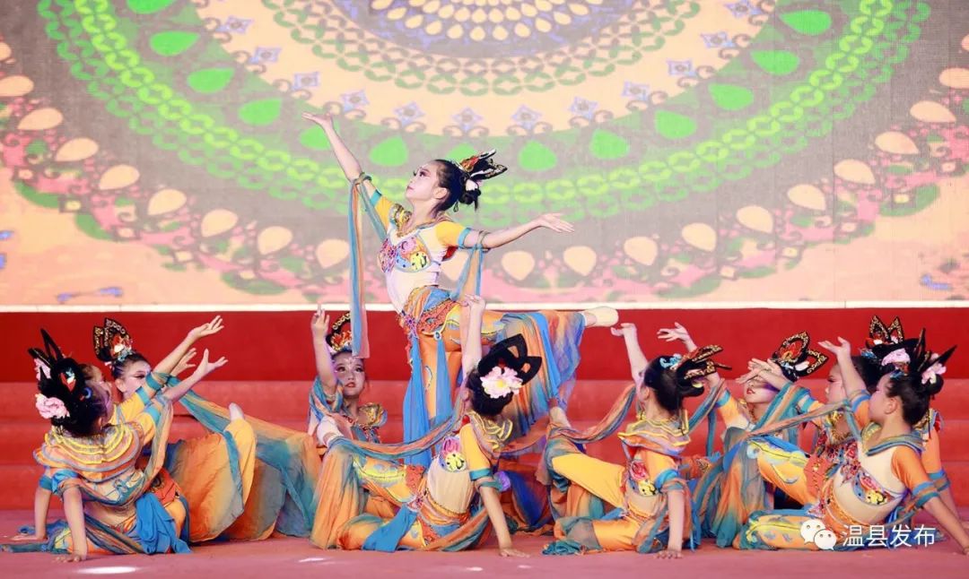 来了，当之无愧的“领舞者”！