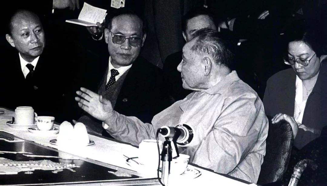 1986年华莱士问：台湾有何必要同大陆统一？*小平邓**的回答震耳欲聋