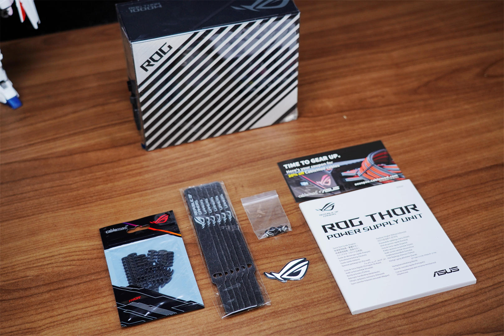 万事俱备，只等40系显卡上市，ROGTHOR1000PLATINUMII电源分享