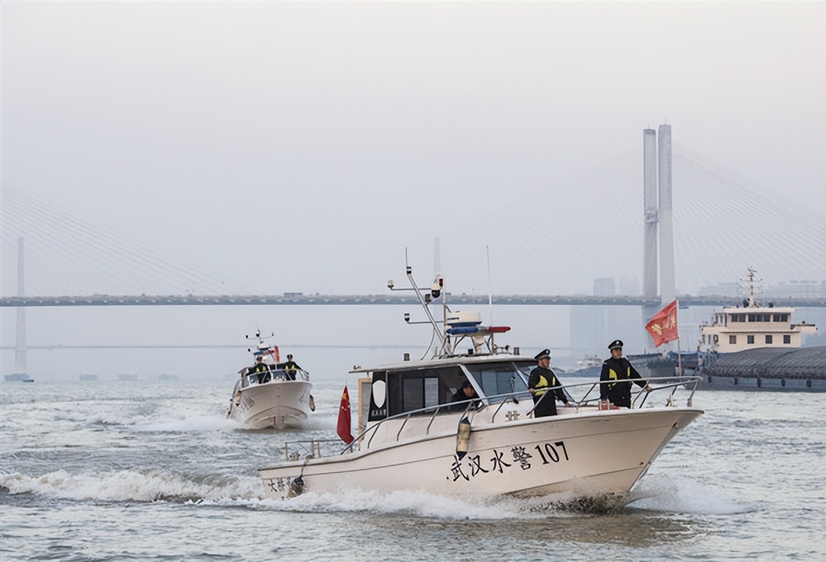 武汉警方大巡控行动初战告捷,全市公安夜间大巡控武汉