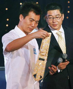 足球解说员贺炜认清生活的真相,足球解说员贺炜毕业哪所大学