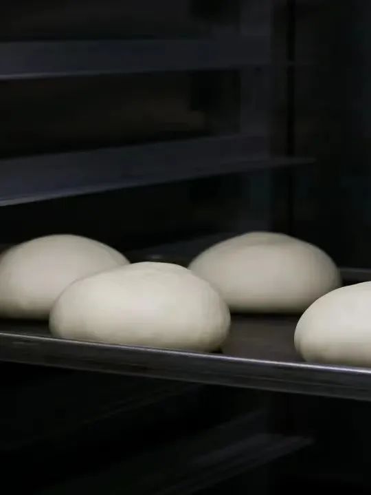 85后Winne在新西兰：丰臀失败，改行做烘焙，与70岁夫妇成同学