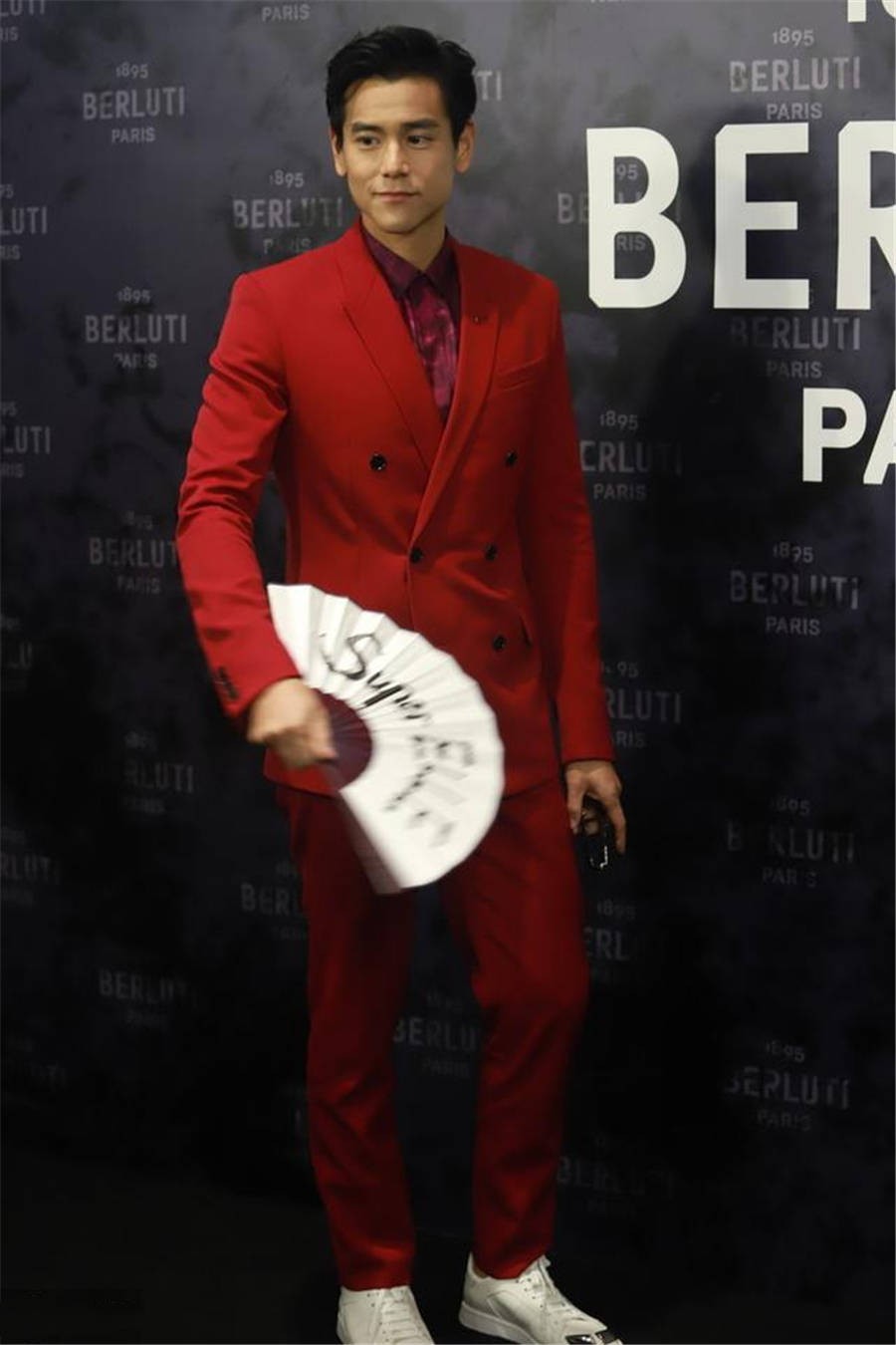 十位穿西装的男明星你最喜欢谁,穿西装很帅的一个男的