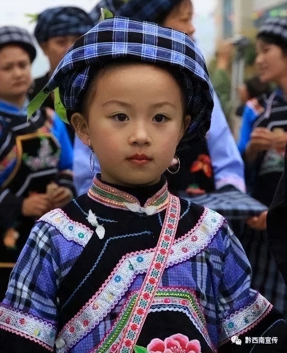 黔西南州布依族和苗族穿戴区别,兴义旅游布依族传统服饰