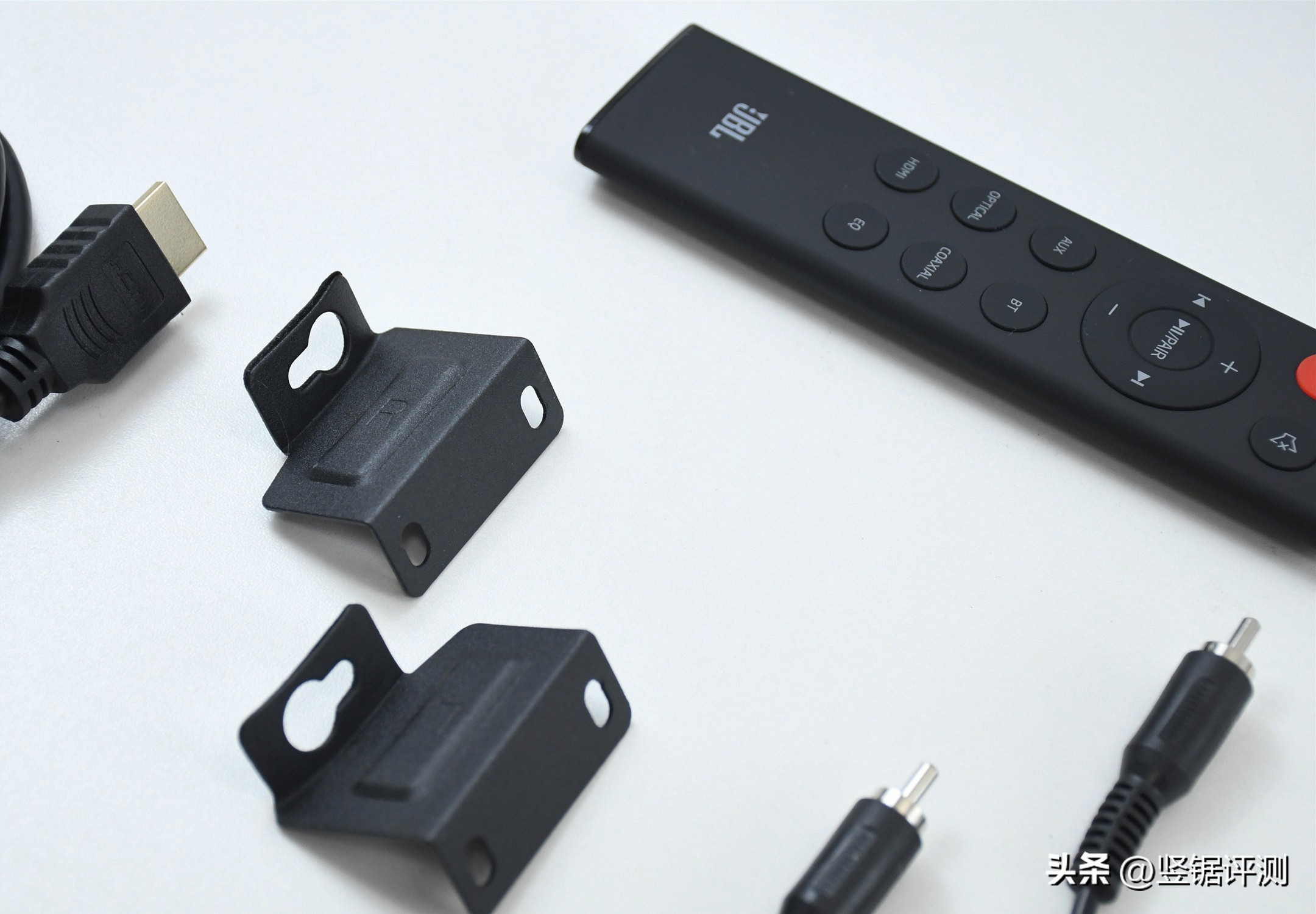 花899元买了台JBLCINEMASTVJ100回音壁，投影仪“秒变”家庭影院