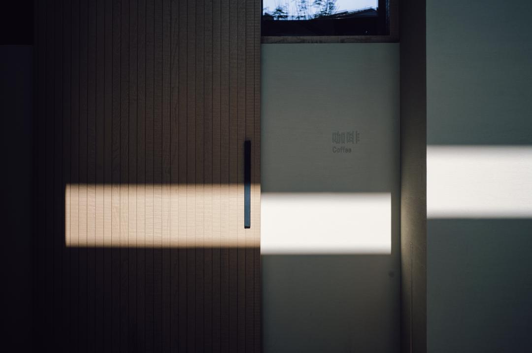 三亚沙滩和碧海蓝天,三亚有清澈的海水和美丽的沙滩