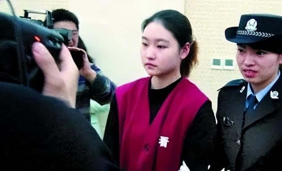 12年前,北京女模特为给男友买跑车,诈骗世界冠军和姨父320万