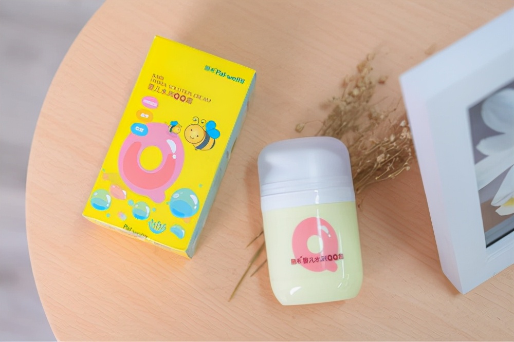 新生儿长青春痘怎么治疗,新生儿长青春痘怎么办