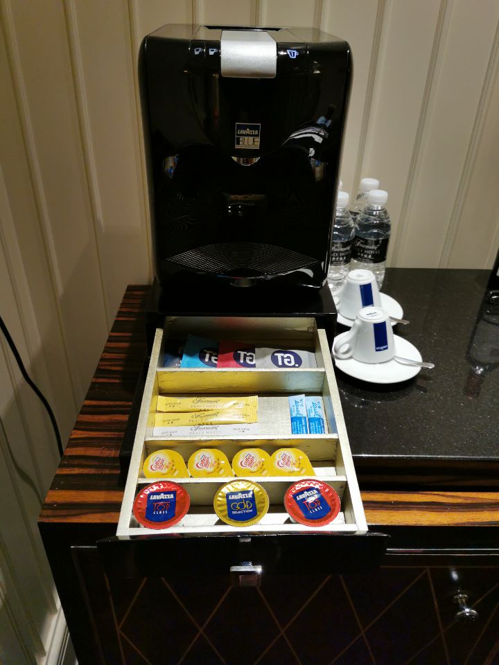 上海和平饭店一晚多少钱,花10000元住酒店