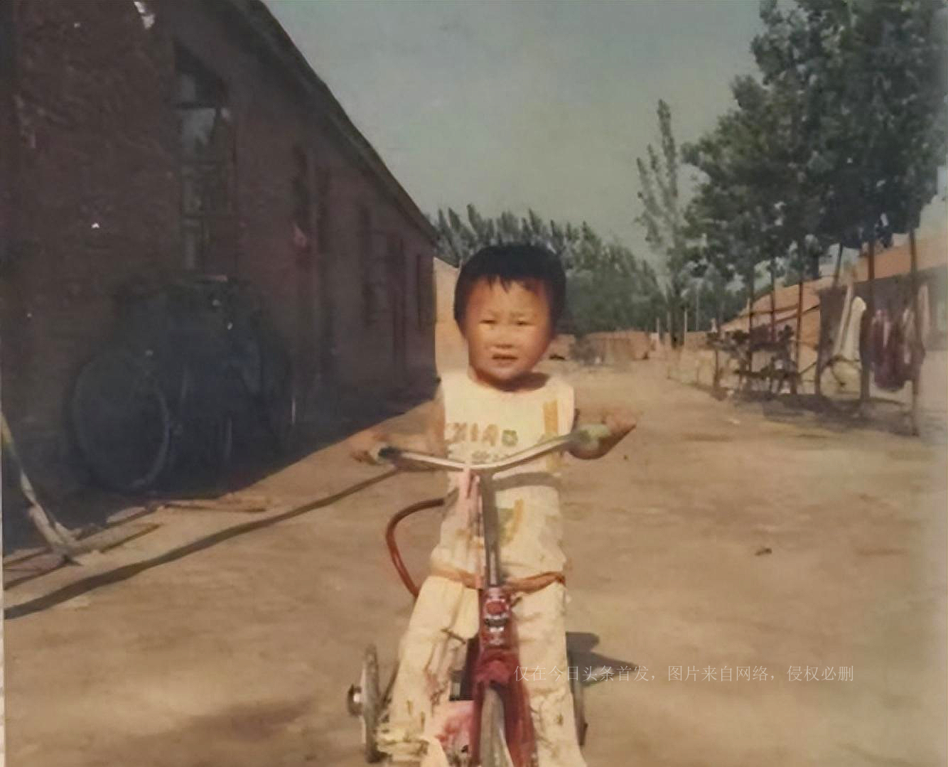 从红极一时到狼狈收场,从爆红到无人问津李炜