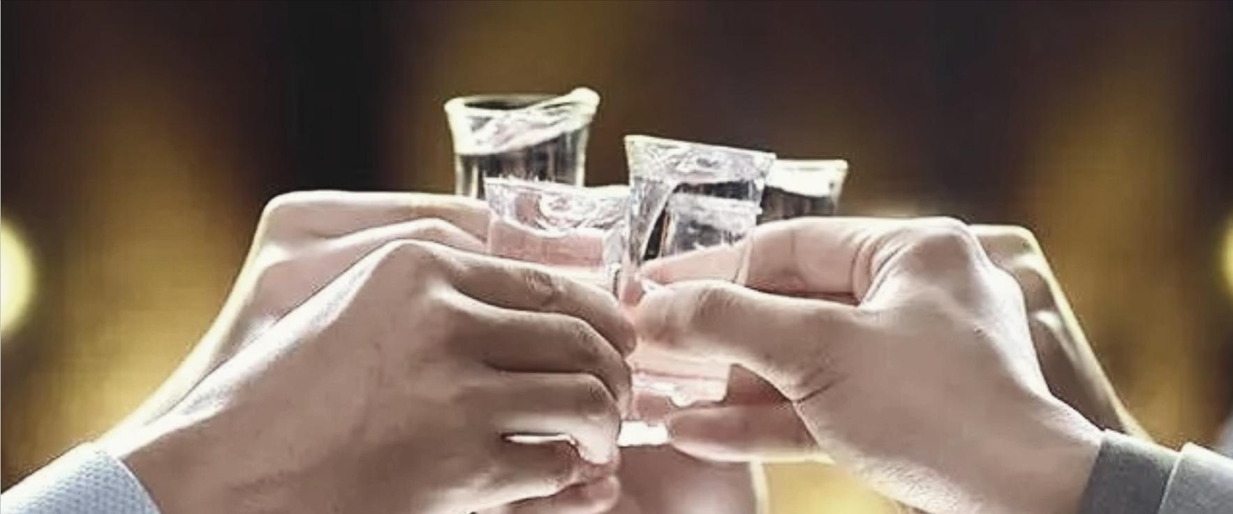 1999年，我军一少将部长参加聚餐，引起公安怀疑，逮捕后被判刑