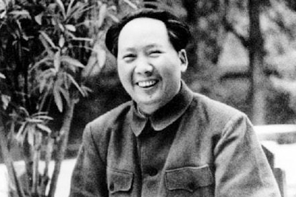 1954年，毛主席受李煜《浪淘沙令》启发，写下千古绝唱《浪淘沙》