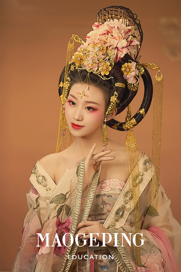 学化妆要花多少钱?选择哪所化妆培训学校好?