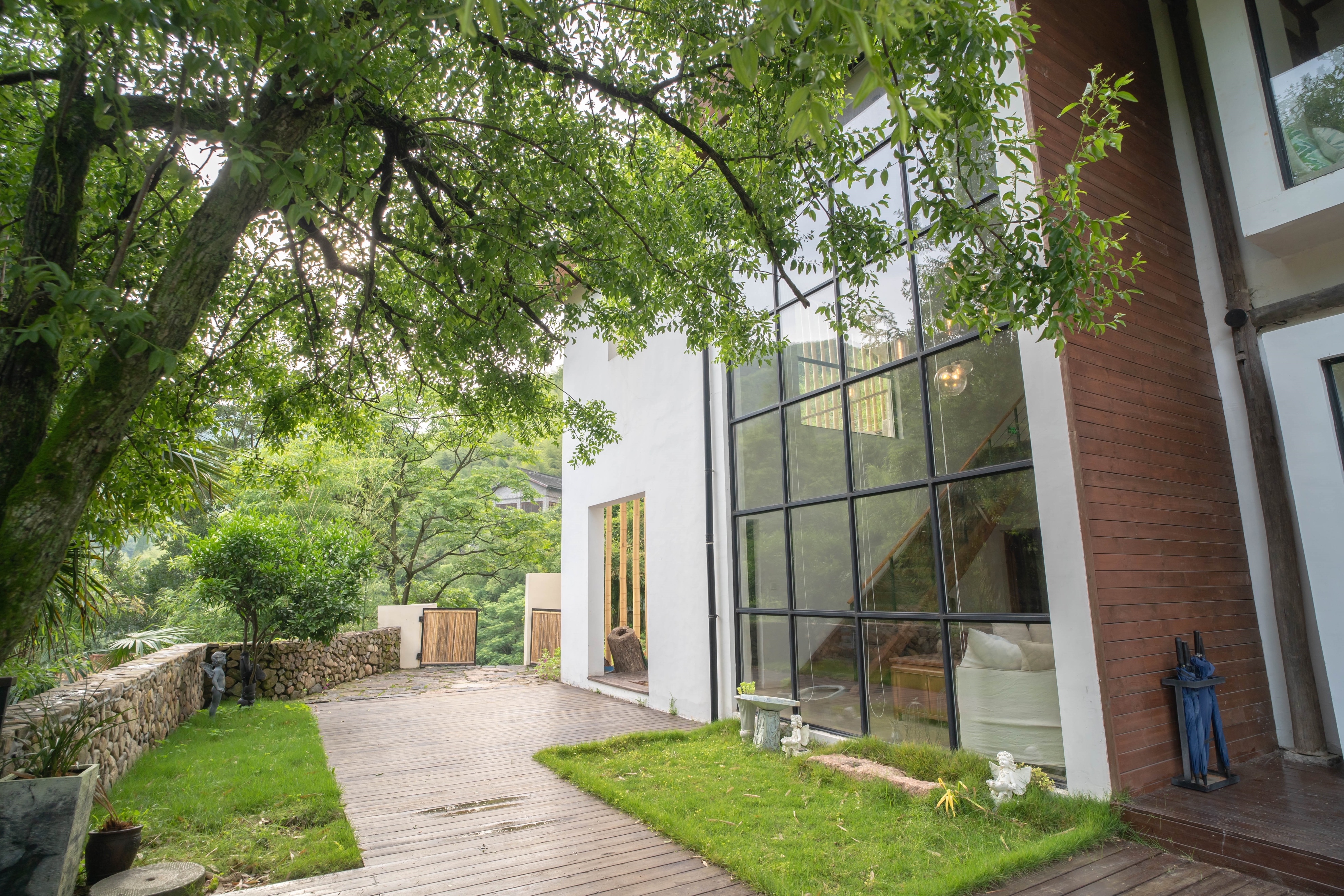 在山林间泡温泉,山林温泉