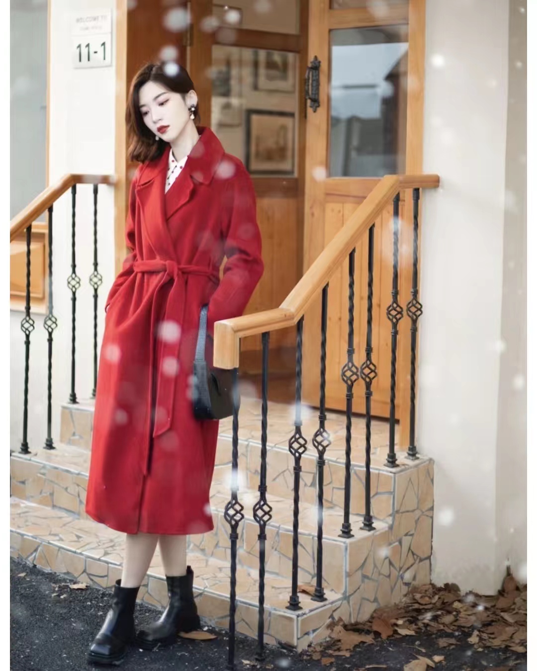 白色大衣里面搭配什么颜色显高级,17-20岁女气质大衣