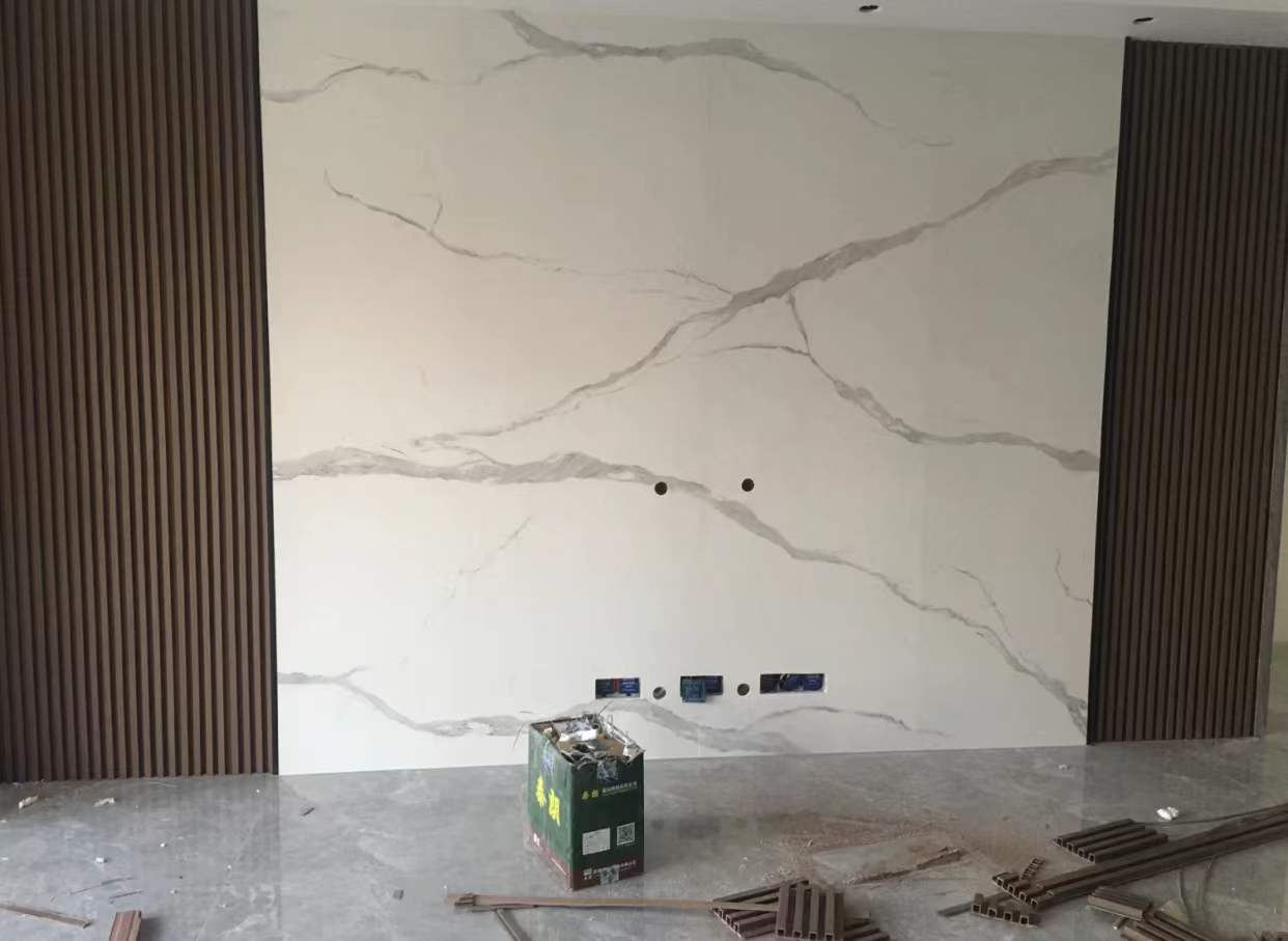 岩板电视墙都是亮的吗,专家评论岩板电视墙过时