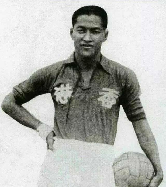 中国球王李惠堂vs巴西贝利,球王贝利跟李惠堂谁大