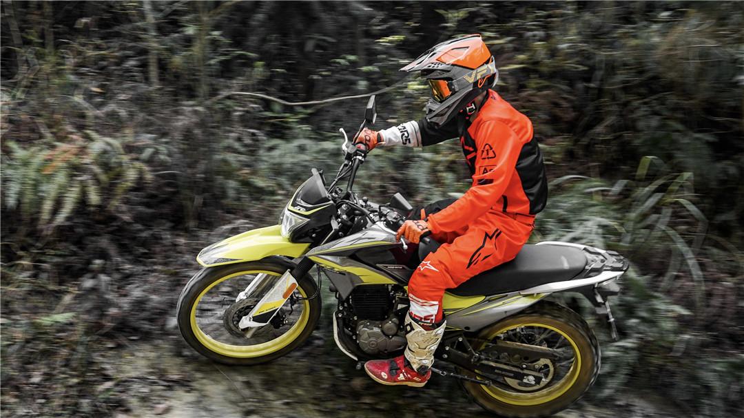 能上路的250cc摩托跑车,能跑250迈左右的摩托车