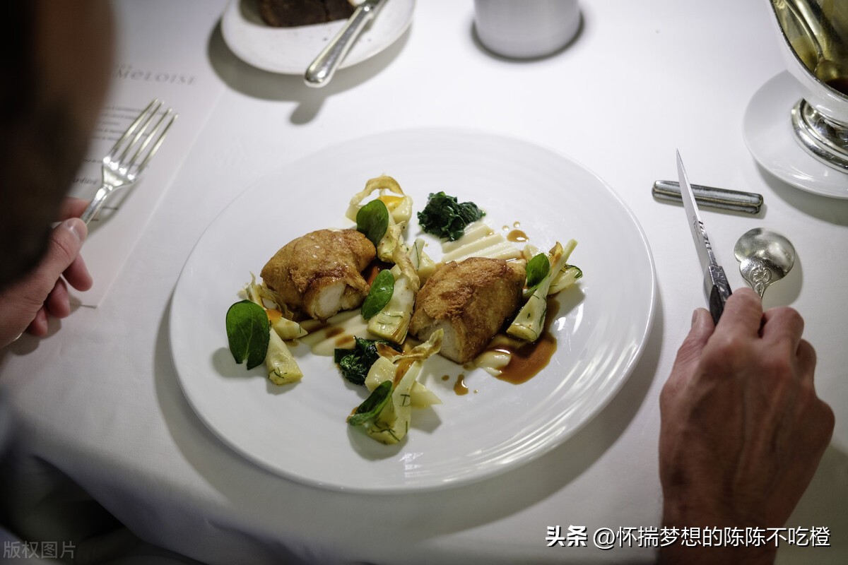 情人节快到了要送女朋友什么礼物,情人节给女朋友买个什么小礼物好