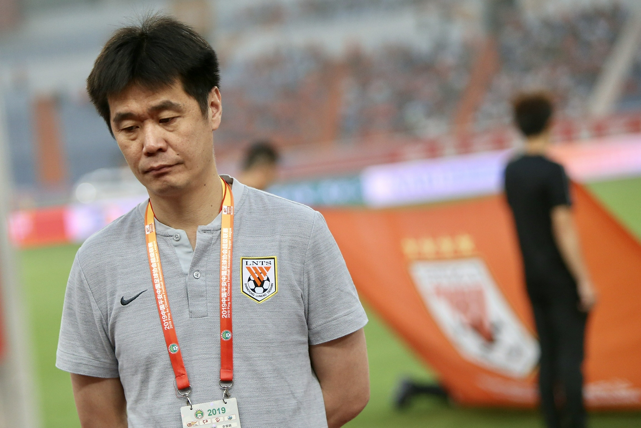 青岛足球教练李霄鹏,李霄鹏鲁能换帅视频