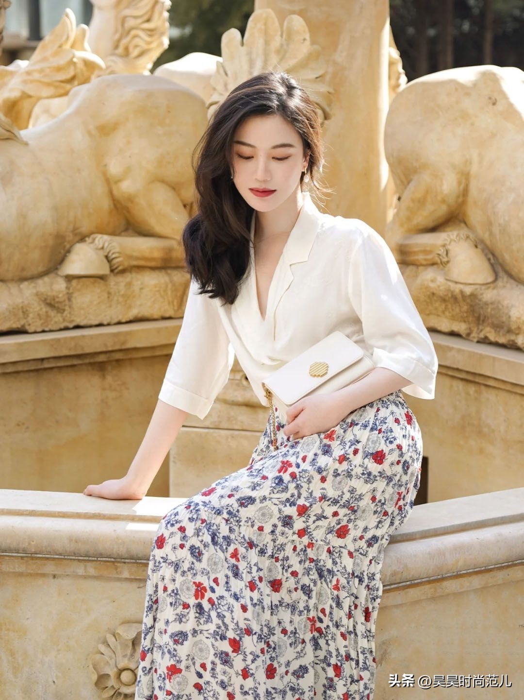 碎花裙怎么搭可以美一个秋天,碎花裙怎样搭配出时尚感好看