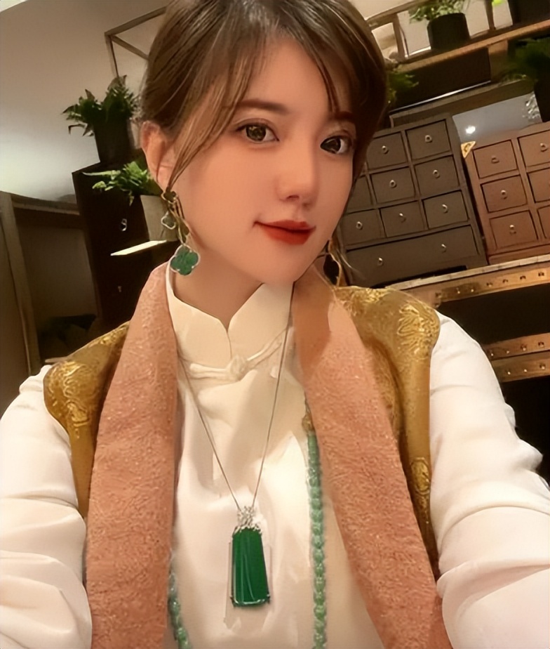 阿兰九眼天珠和李连杰的九眼天珠,最牛的富婆