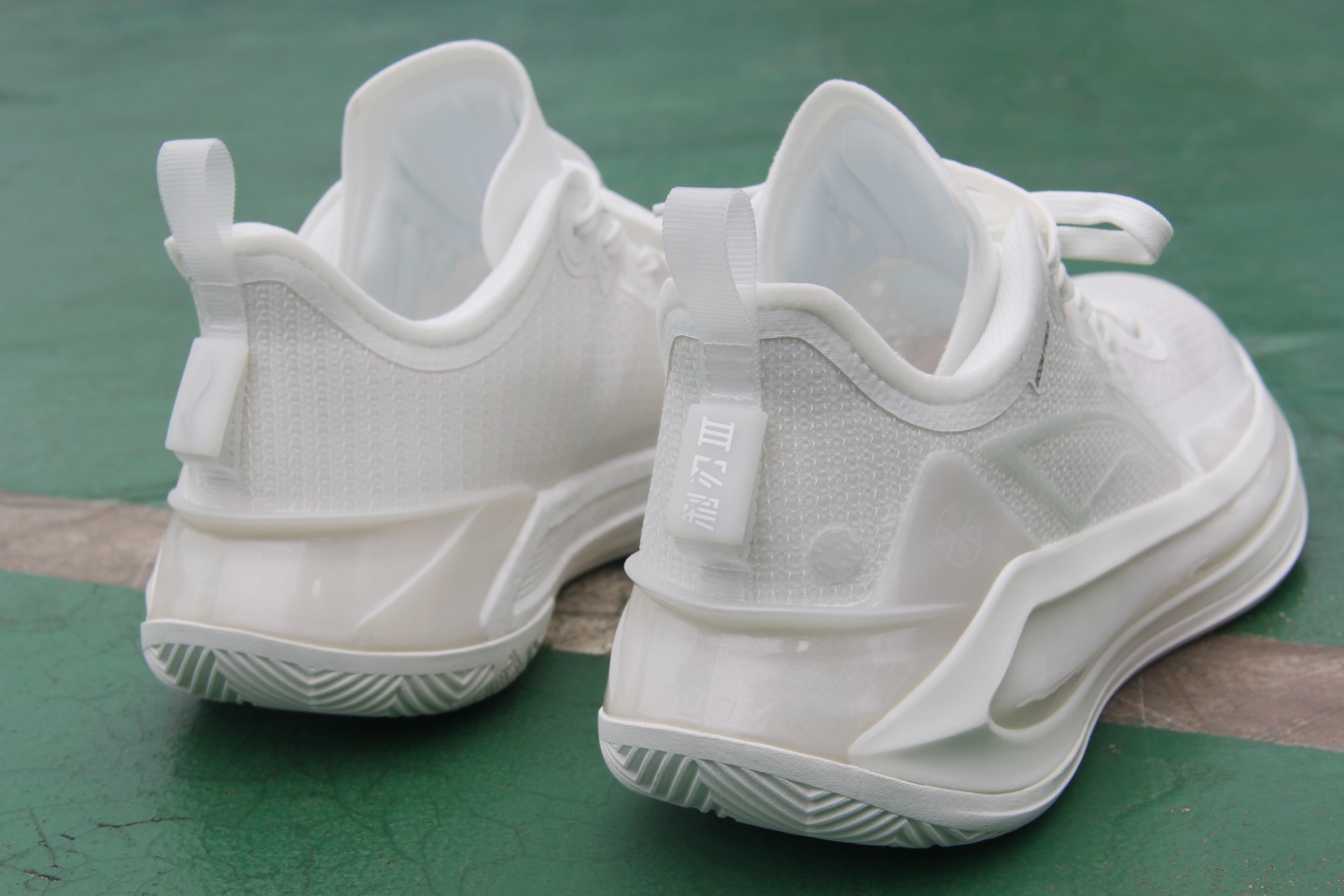 小后卫突破篮球鞋超轻,后卫李宁篮球鞋利刃3v2