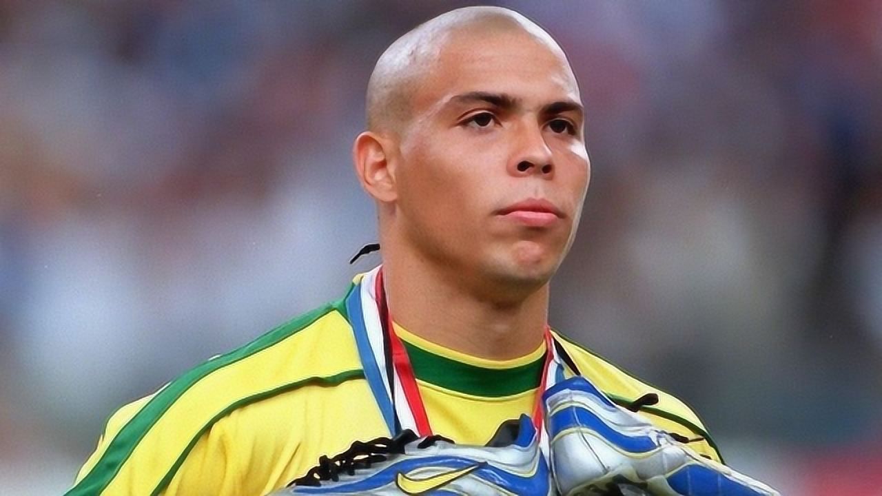 罗纳尔多在足坛什么地位,足坛巨星罗纳尔多