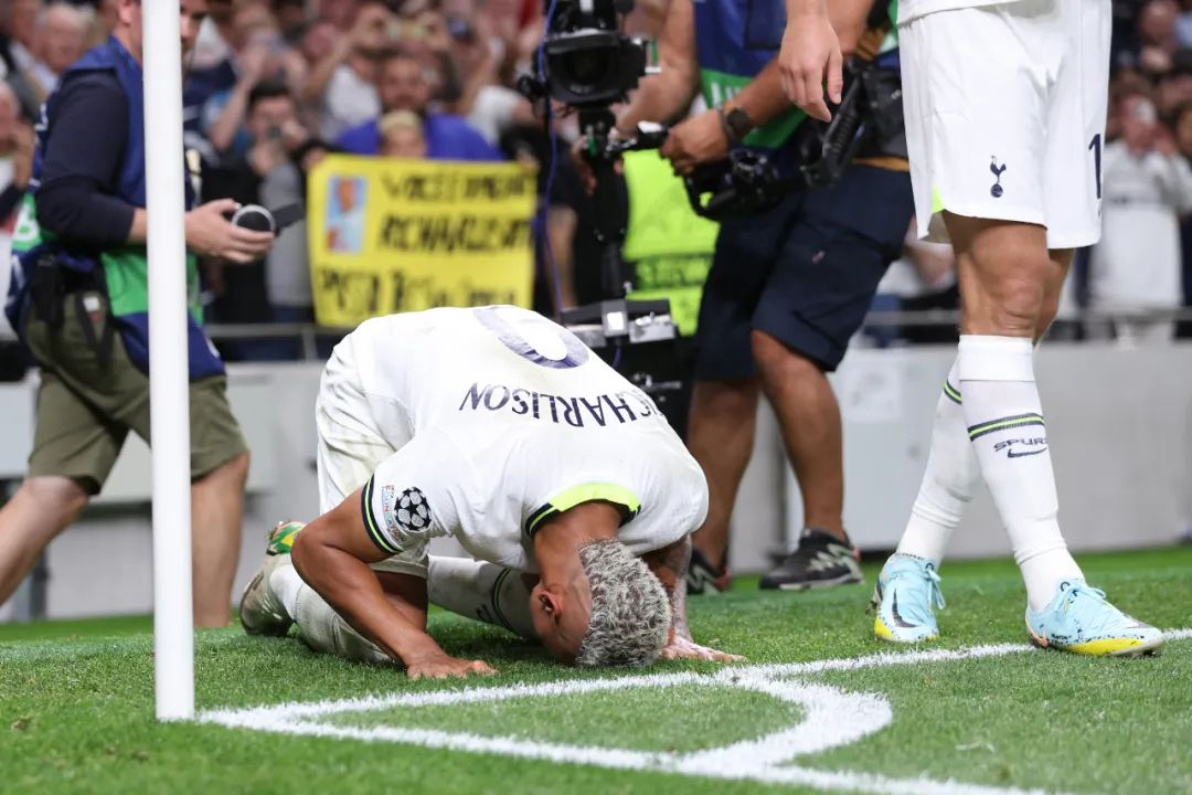 梅开二度实况,梅开二度的前兆