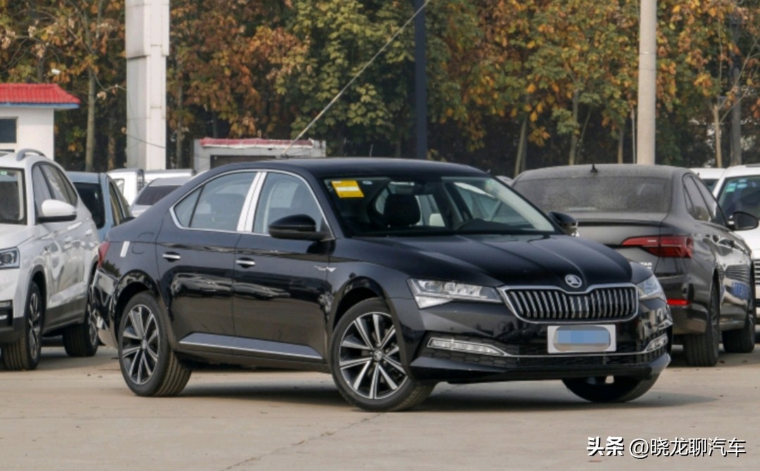 君威和斯柯达速派哪个好,斯柯达速派对比君威