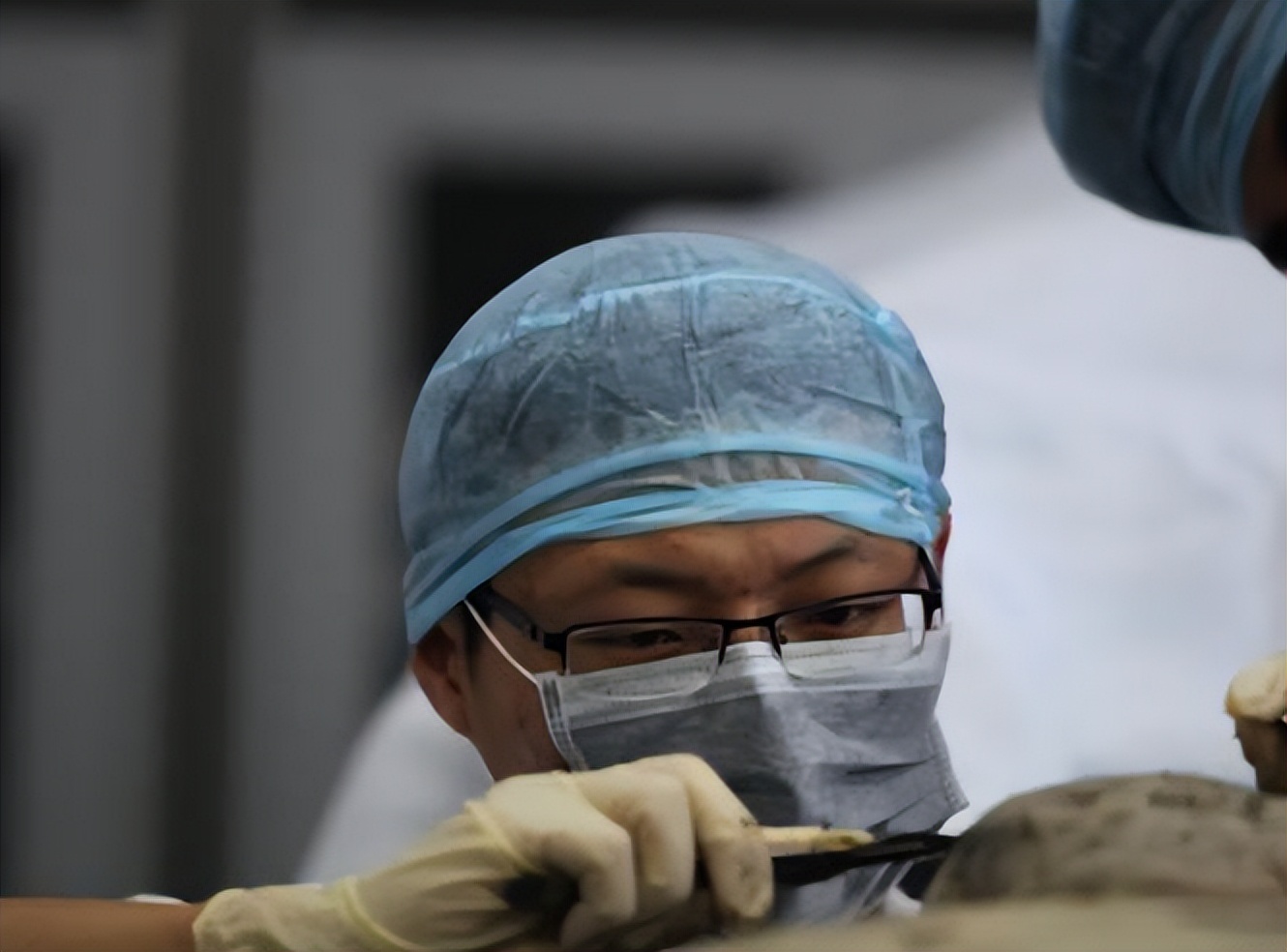 煮人骨，剔腐肉，一年处理50具遗体，直面死亡的人体标本制作师