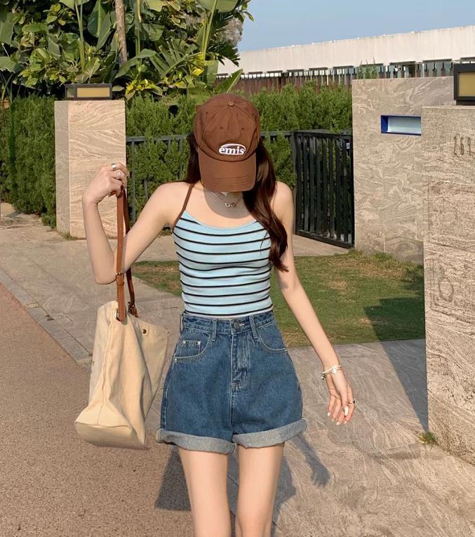 牛仔马甲短裤套装女时髦洋气,今年最流行的弹力大的短裤减龄款