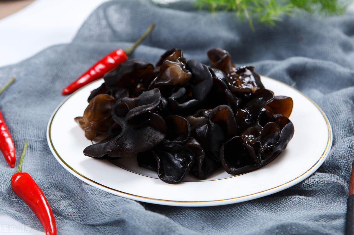 木耳怎么泡才不发霉,木耳不要直接用清水洗等于吃虫卵