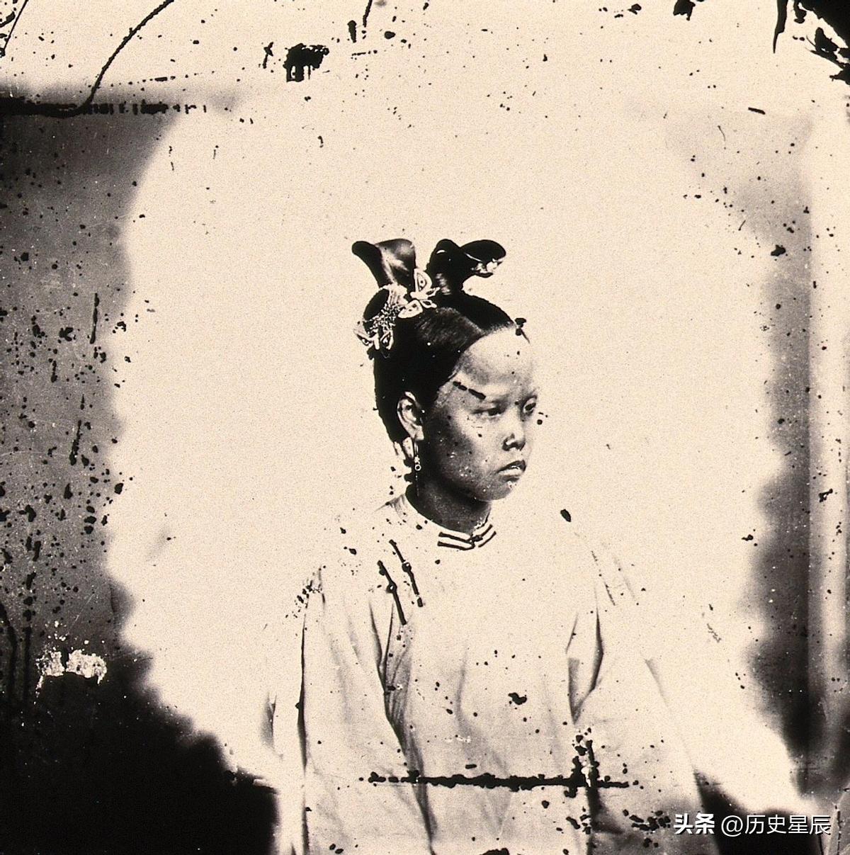 【晚清*楼青**旧影】*楼青**女媚态百出，丰乳肥臀，风情难挡！