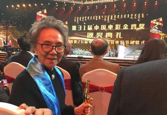 金鸡奖最佳女配角领奖,2023金鸡奖最佳女配角是谁