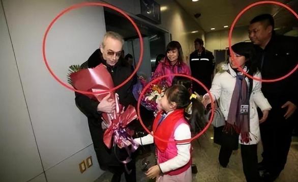 被注射抑生长剂，与女粉丝裸聊，这4位童星，真的被父母害惨了