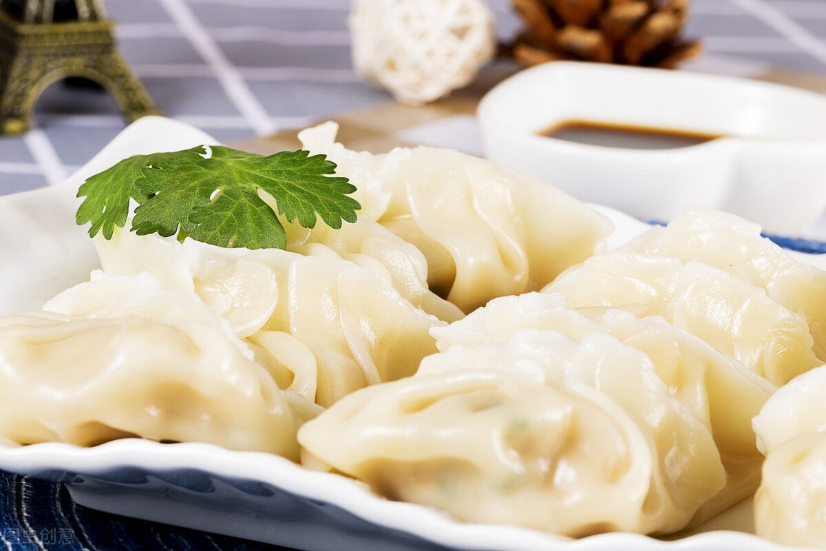 明日正月初七吃什么,明日立春有讲究当天吃什么饭好