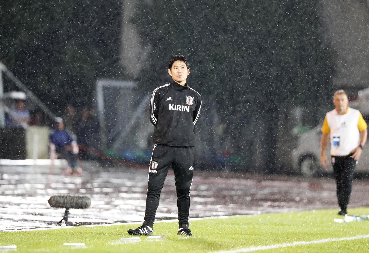 国足vs日本赛前李霄鹏发布会,国足0-2日本李霄鹏道歉