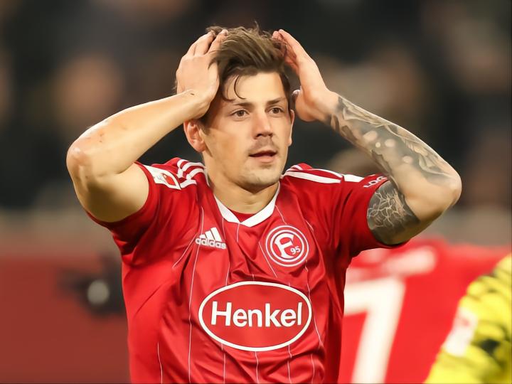 本赛季独造24球，刷出两双数据，26岁的波兰国脚要重返德甲！