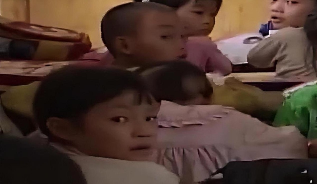 16年重庆女孩晕厥，醒来后扯头发吃，专家：吃头发对身体没有坏处