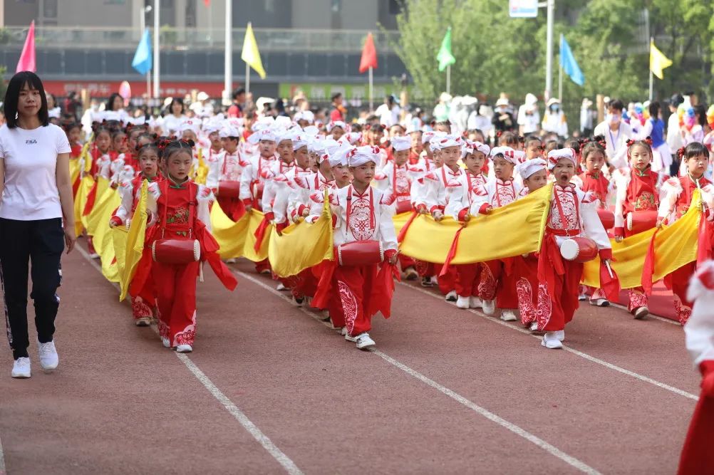 西安浐灞阳光海澜小学田径运动会,西安御锦城小学春季运动会直播