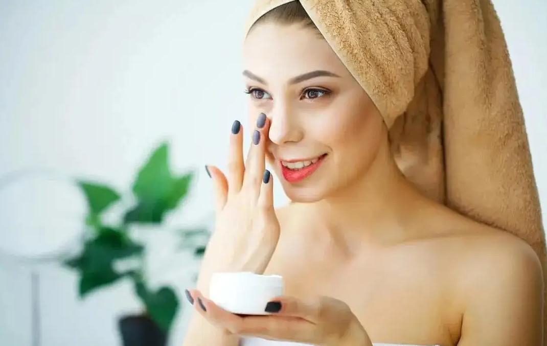 长期用热水洗脸和冷水洗脸的区别,如果每天用温水洗脸皮肤会变好吗