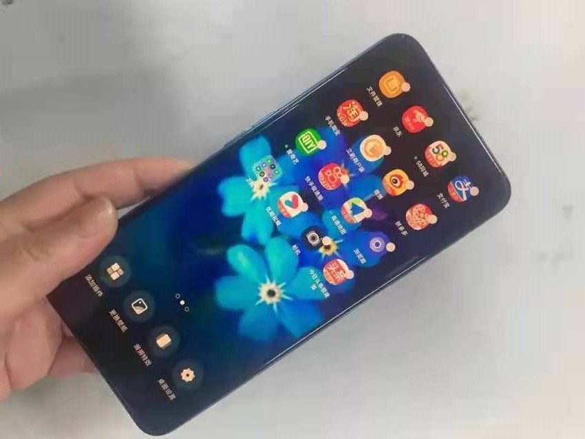 5000mAh+90Hz屏+双防抖，跌至1079元