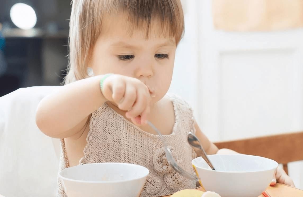 宝宝一岁半吃炒菜,宝宝一岁半了能吃什么样的大餐