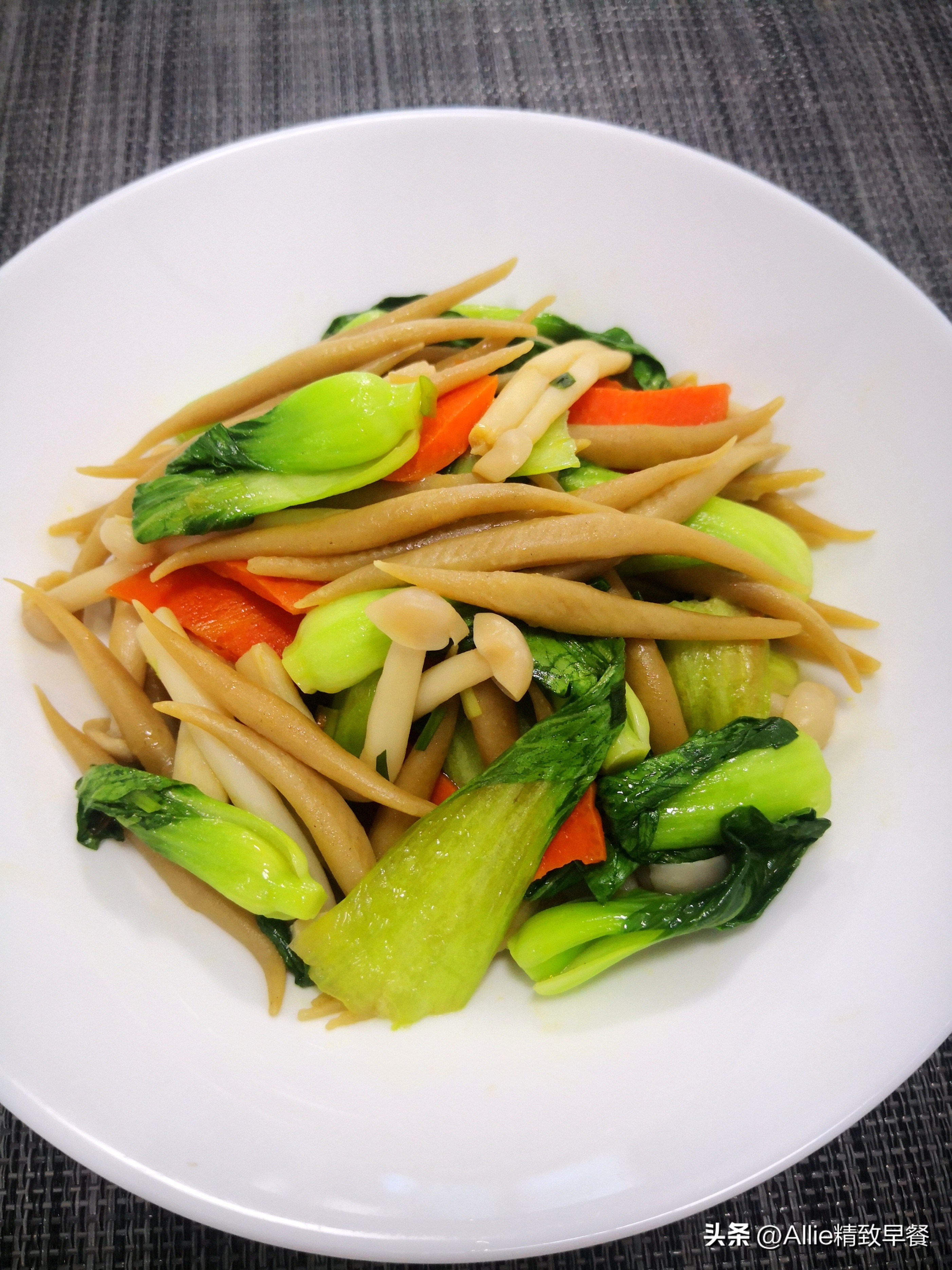 鸡汤怎么做不油腻好喝,大厨做鸡汤怎么炖好喝又不油腻