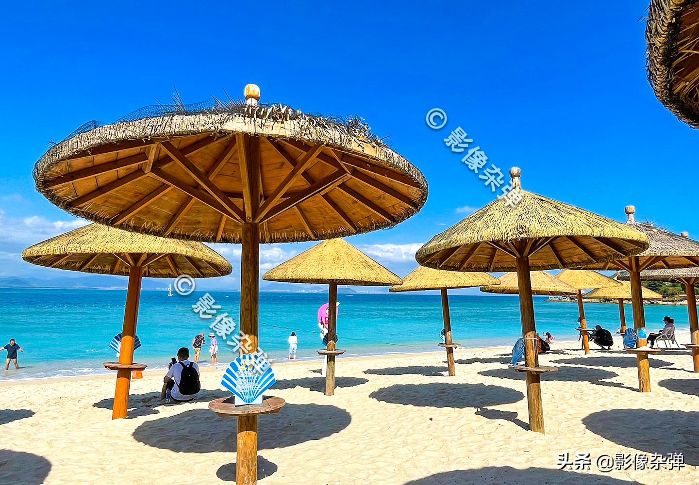 38亿开发的蜈支洲岛，被誉为“中国马尔代夫”，到处是泳装美女